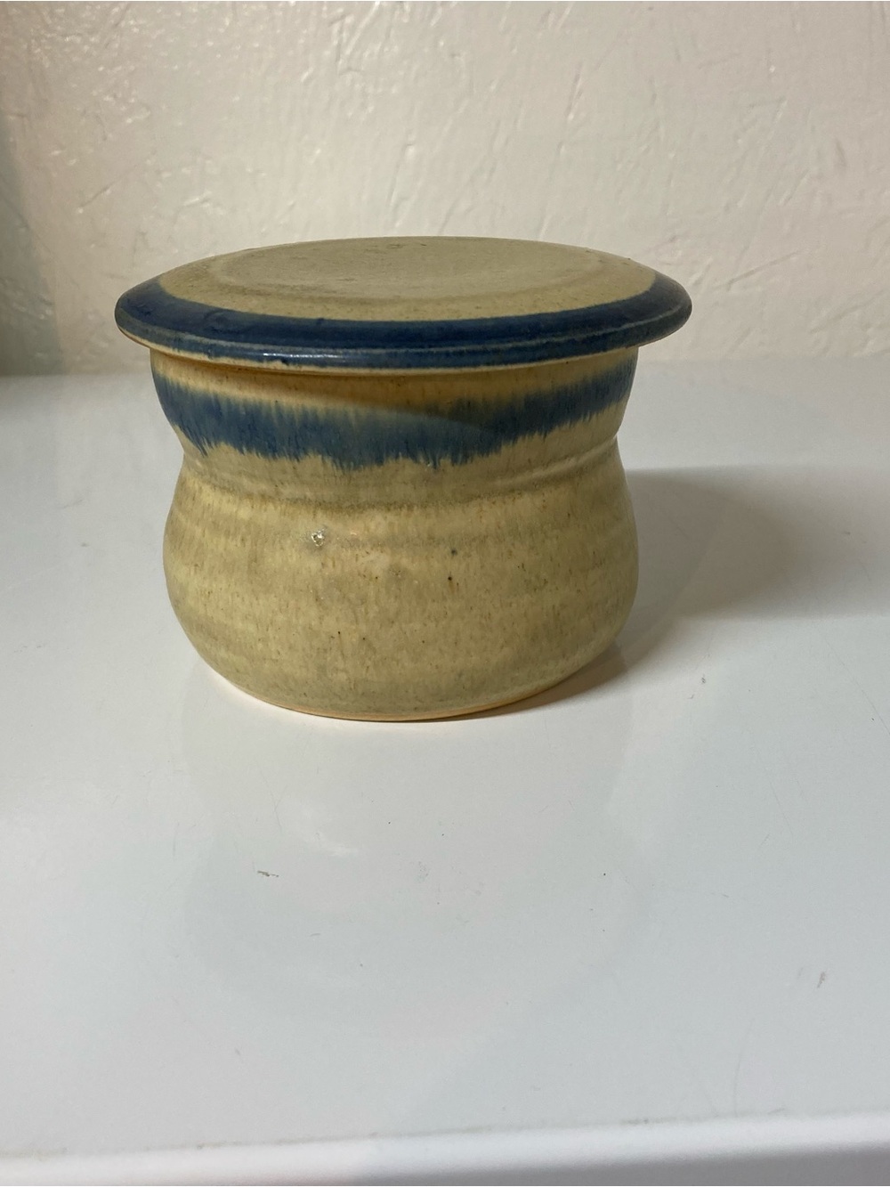 Mississippi Mud Pottery Butter Bell Crock Keeper in Beige with Blue Accent - Picture 7 of 10
